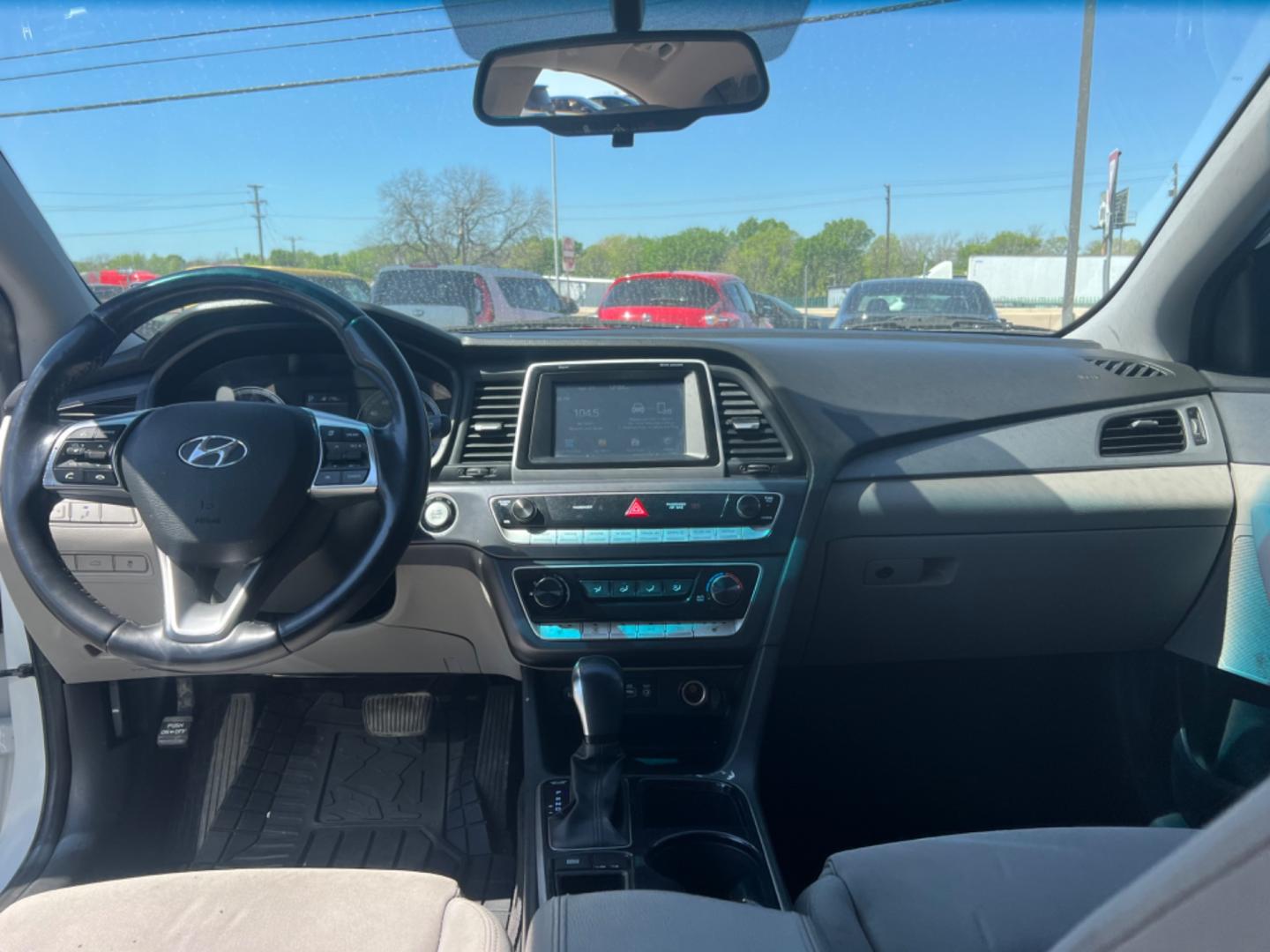 2018 WHITE Hyundai Sonata Sport (5NPE34AF3JH) with an 2.4L L4 DOHC 16V engine, 6A transmission, located at 420 I-35E, Lancaster, TX, 75146, (469) 297-4144, 32.593929, -96.823685 - Photo#4